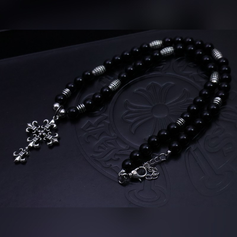 潮流達人閉眼入！克羅心熱爆黑色串珠項鍊，手工十字架吊墜超吸睛，複古嘻哈朋克風拉滿