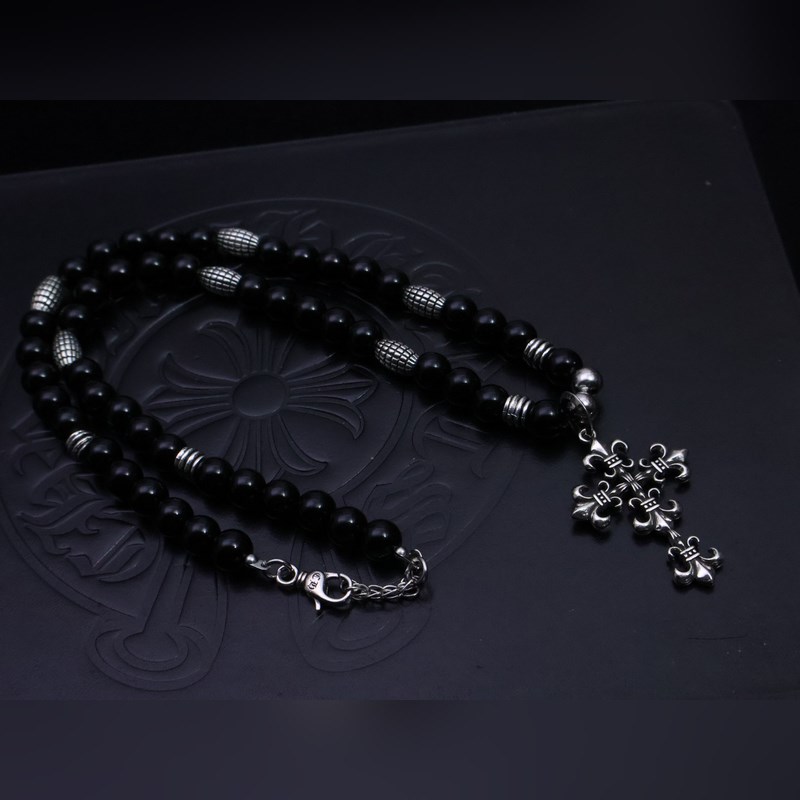 潮流達人閉眼入！克羅心熱爆黑色串珠項鍊，手工十字架吊墜超吸睛，複古嘻哈朋克風拉滿