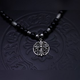 潮流達人閉眼入！克羅心熱爆黑色串珠項鍊，手工十字架吊墜超吸睛，複古嘻哈朋克風拉滿