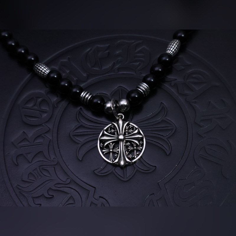 潮流達人閉眼入！克羅心熱爆黑色串珠項鍊，手工十字架吊墜超吸睛，複古嘻哈朋克風拉滿