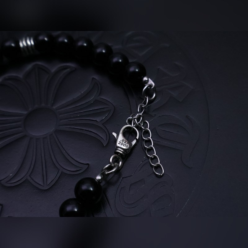 潮流達人閉眼入！克羅心熱爆黑色串珠項鍊，手工十字架吊墜超吸睛，複古嘻哈朋克風拉滿