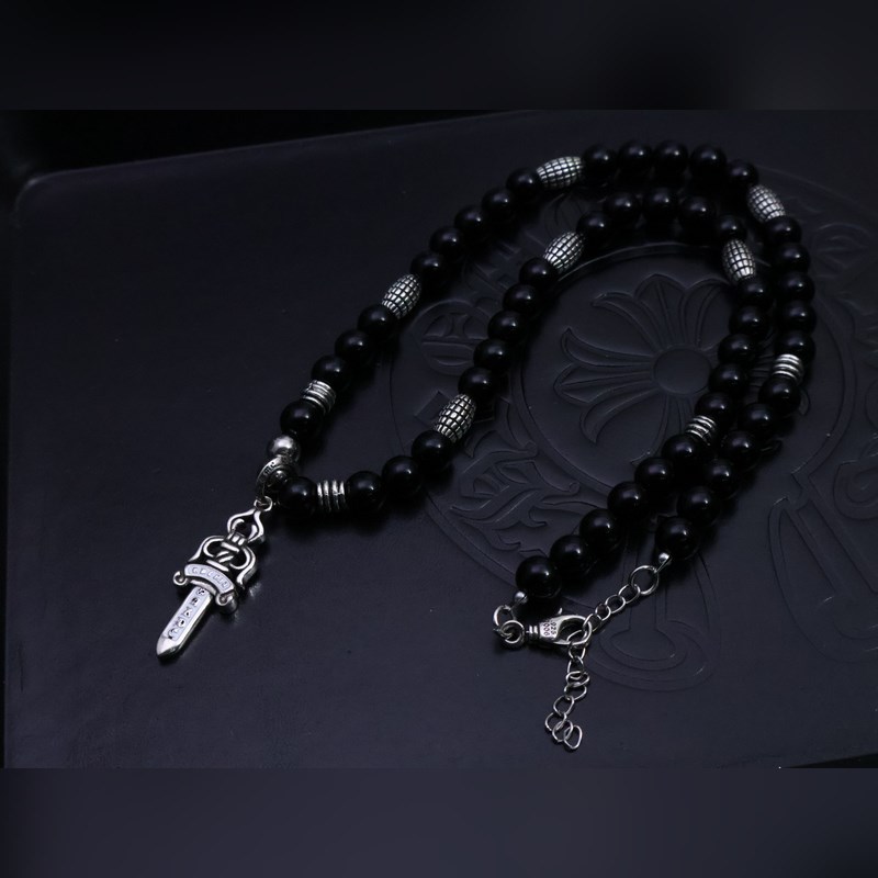 潮流達人閉眼入！克羅心熱爆黑色串珠項鍊，手工十字架吊墜超吸睛，複古嘻哈朋克風拉滿