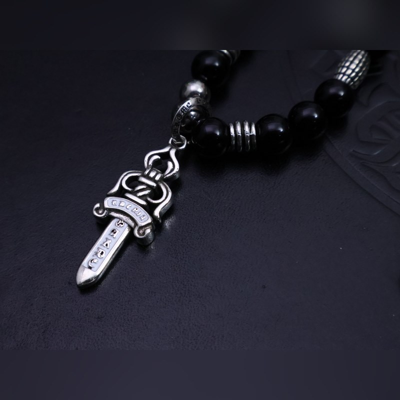 潮流達人閉眼入！克羅心熱爆黑色串珠項鍊，手工十字架吊墜超吸睛，複古嘻哈朋克風拉滿