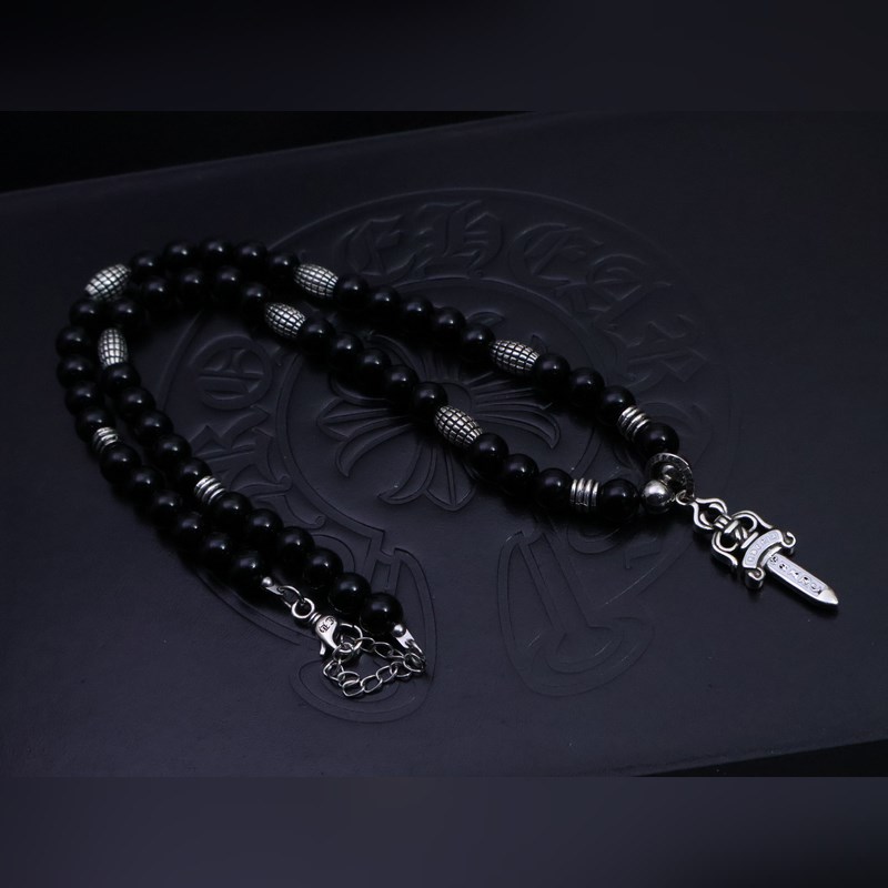 潮流達人閉眼入！克羅心熱爆黑色串珠項鍊，手工十字架吊墜超吸睛，複古嘻哈朋克風拉滿