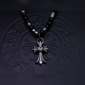 潮流達人閉眼入！克羅心熱爆黑色串珠項鍊，手工十字架吊墜超吸睛，複古嘻哈朋克風拉滿