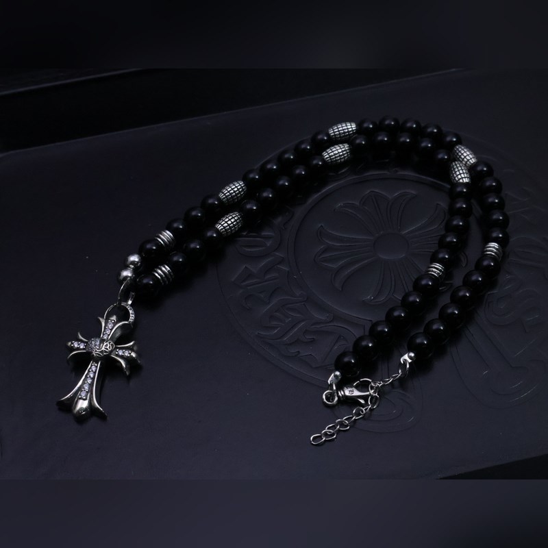 潮流達人閉眼入！克羅心熱爆黑色串珠項鍊，手工十字架吊墜超吸睛，複古嘻哈朋克風拉滿