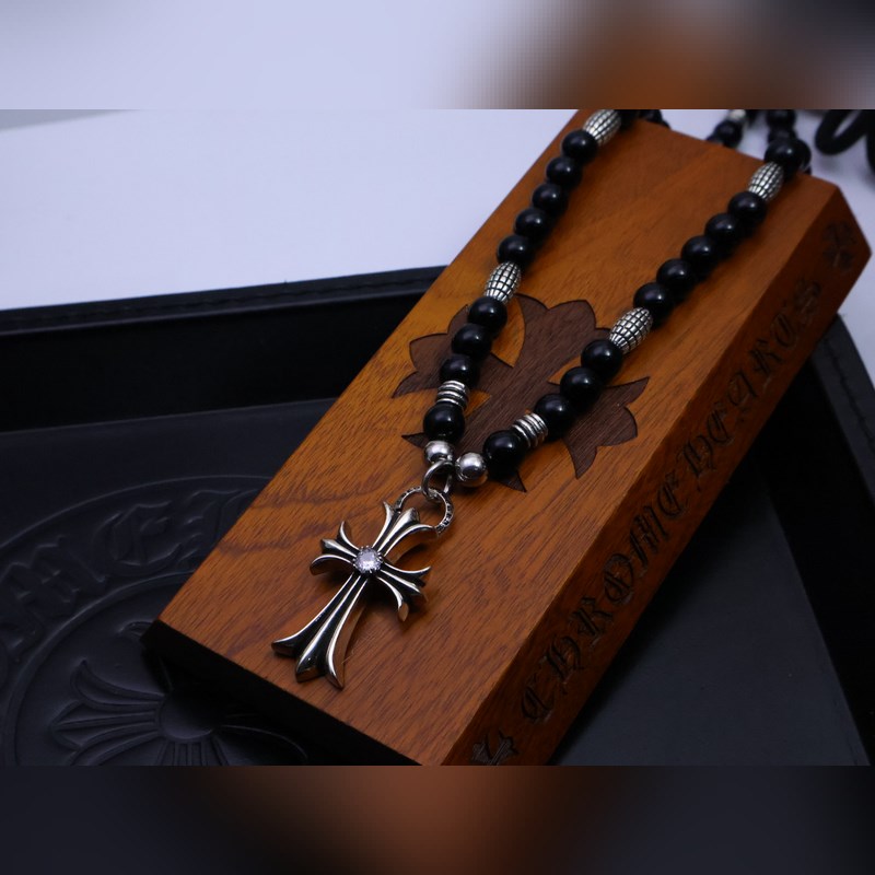 克羅心項(xiàng)鍊串珠項(xiàng)鍊被時(shí)尚圈瘋搶的克羅心熱款，來自小衆(zhòng)潮牌的驚豔之作。純手工打造的