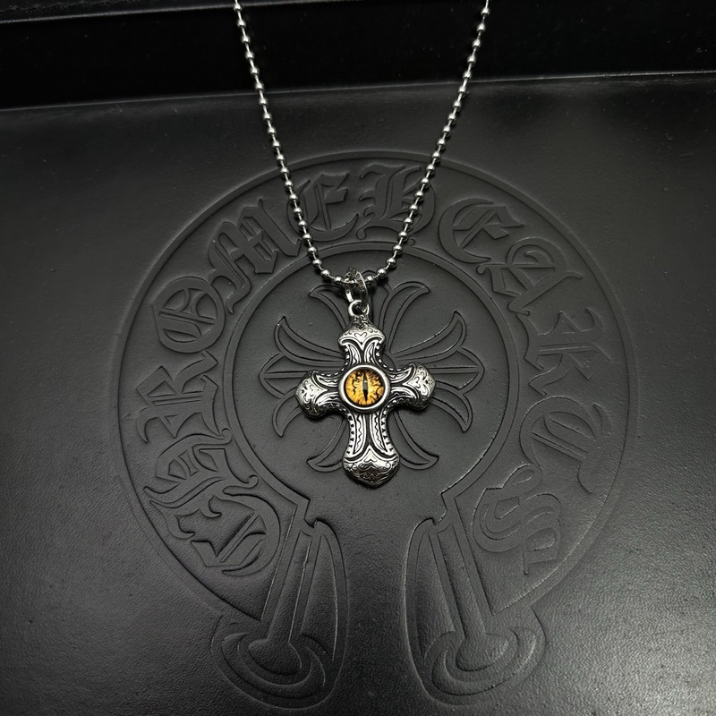 ［2025潮流推薦］羅心珍珠鍊 溫柔要帶棱角 奢華要夠不羈 「珍珠與銀的末日