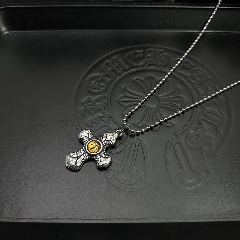 ［2025潮流推薦］羅心珍珠鍊 溫柔要帶棱角 奢華要夠不羈 「珍珠與銀的末日