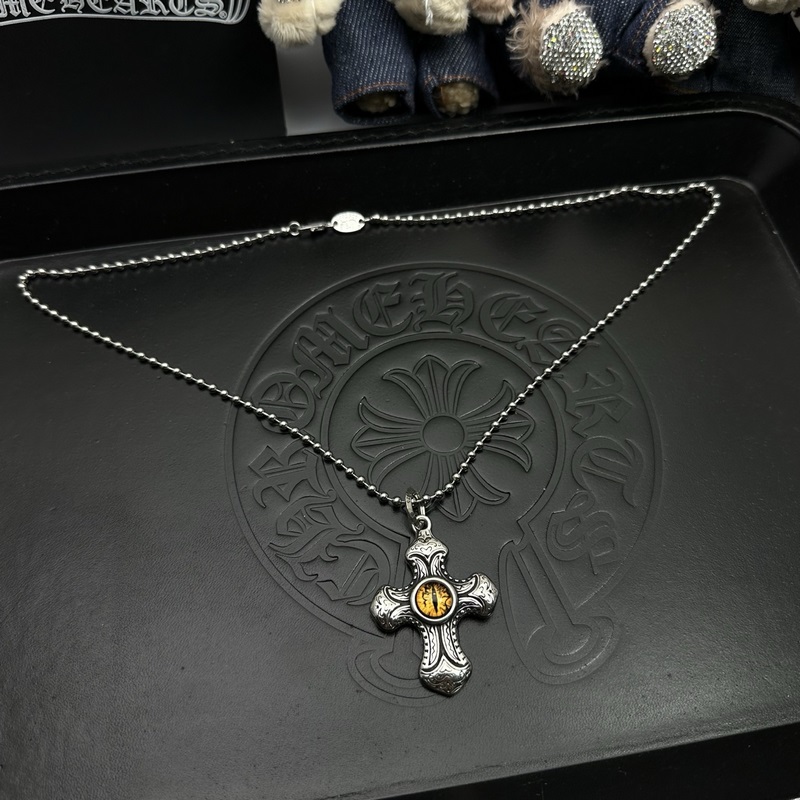 ［2025潮流推薦］羅心珍珠鍊 溫柔要帶棱角 奢華要夠不羈 「珍珠與銀的末日