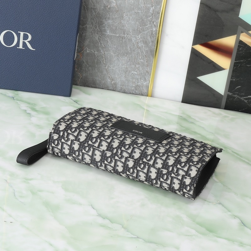 手包D1or Pre-Fall早春新款Saddle Bag中性款的Saddle