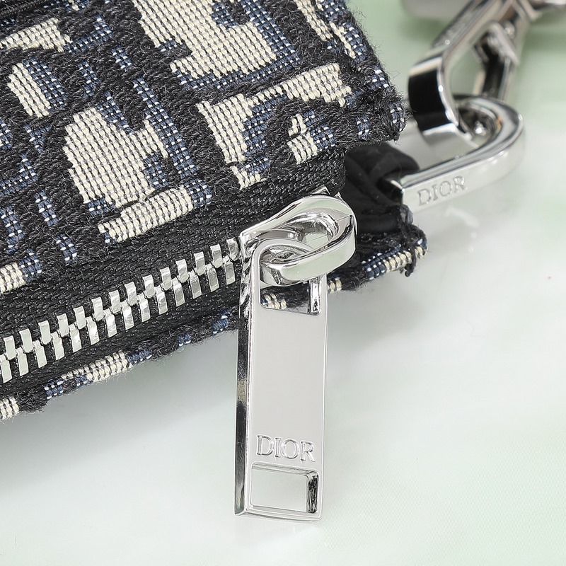 手包D1or Pre-Fall早春新款Saddle Bag中性款的Saddle