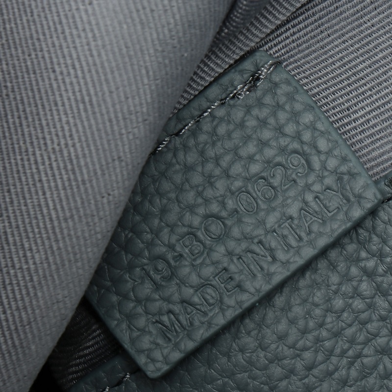 A5 三角形手拿包深灰色 Dior Gravity 印花效果...￥11，5