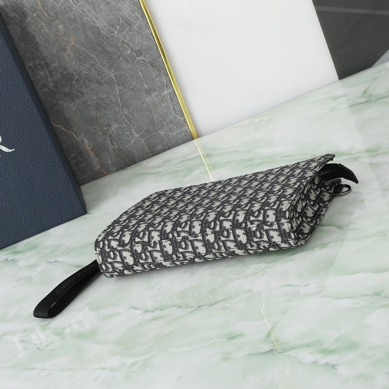 A5 三角形手拿包米色和黑色 Oblique 印花￥11，000編號(hào)：2ESC