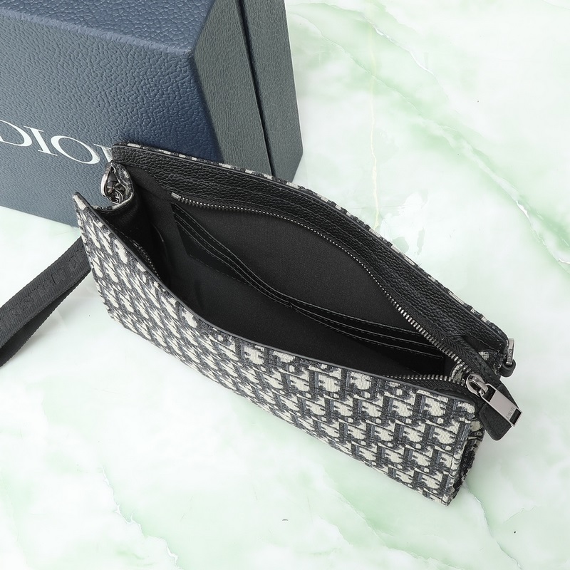 A5 三角形手拿包米色和黑色 Oblique 印花￥11，000編號(hào)：2ESC