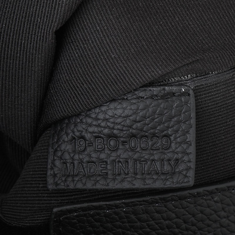 A5 三角形手拿包米色和黑色 Oblique 印花￥11，000編號(hào)：2ESC