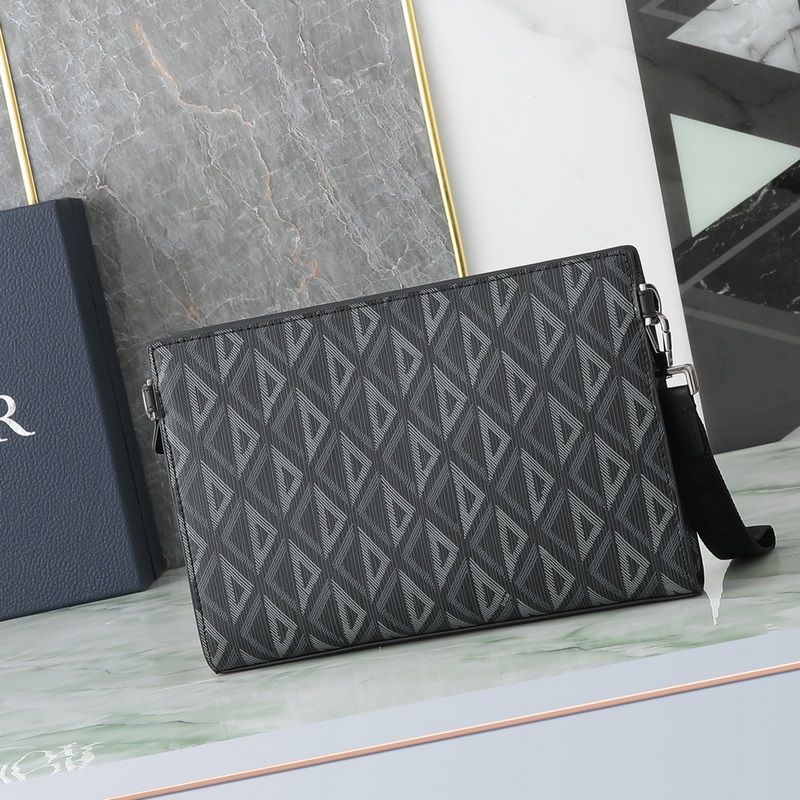 這款手拿包是 Dior 的主打單品。采和黑色 Oblique 印花面料精心制作，