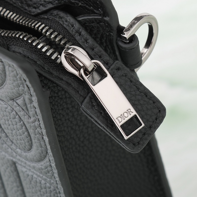 A5 三角形手拿包黑色 Dior Gravity印花效果皮革￥11，500編