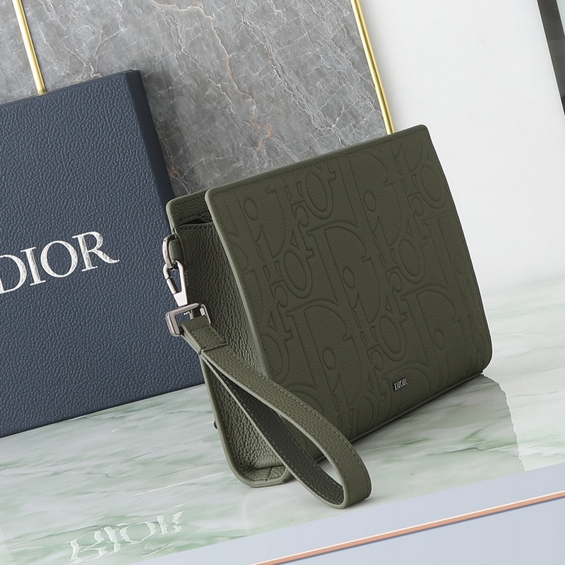 A5 三角形手拿包卡其色Dior Gravity印花效果皮革￥11，500編