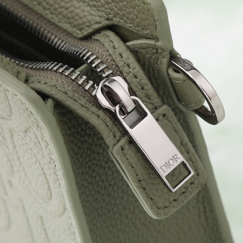 A5 三角形手拿包卡其色Dior Gravity印花效果皮革￥11，500編