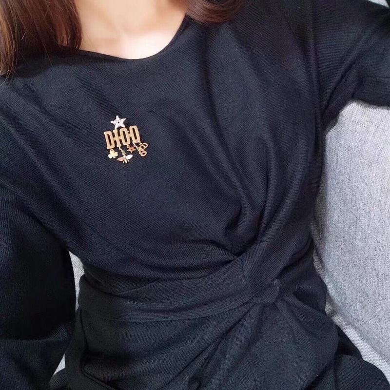Dior 迪奧秋冬新品 星星字母 吊墜胸針 三葉草 蜜蜂 星星 8字 CD 各大