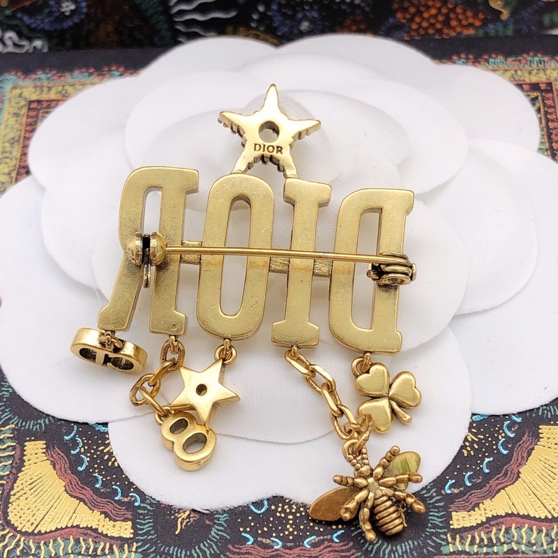 Dior 迪奧秋冬新品 星星字母 吊墜胸針 三葉草 蜜蜂 星星 8字 CD 各大