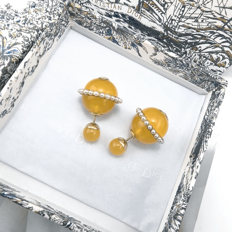 Dior·迪奧 新品字母耳環 金屬質感逆襲版字母潮範兒搶風頭 完全勝任現代年輕人