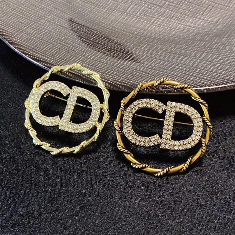 Dior迪奧CD字母滿鑽胸針 專櫃一緻黃銅材質(zhì) 超級有質(zhì)感 絕對爆款 一樣材質(zhì)黃