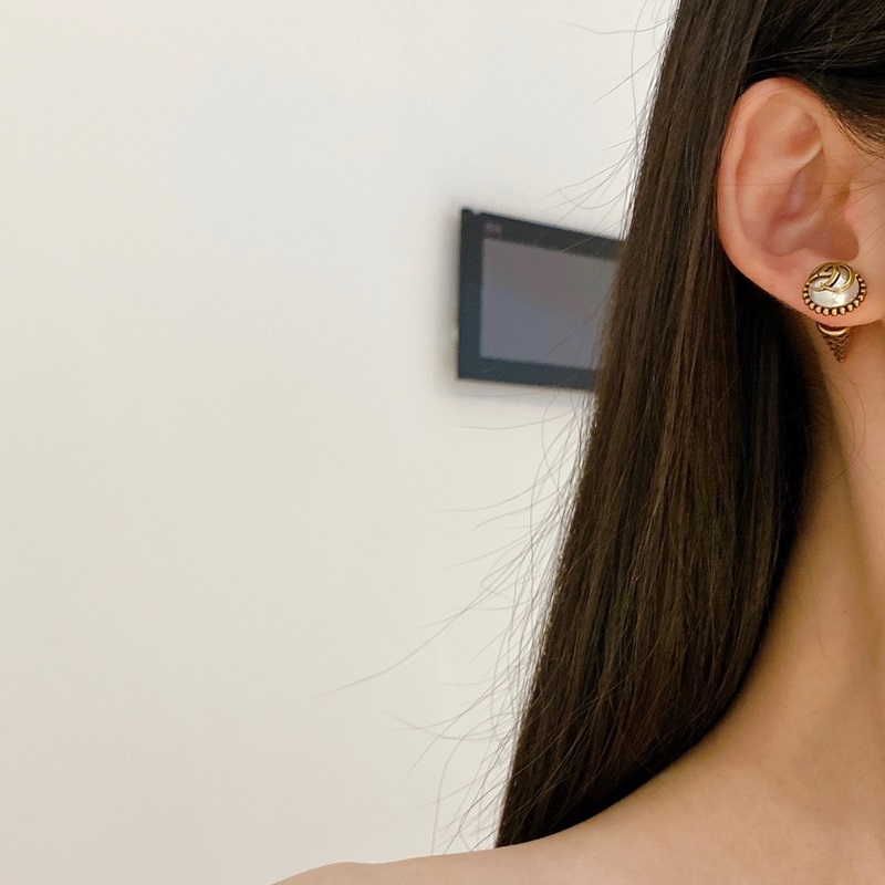 古馳冰淇淋 ed Gucci戒指新款GG冰淇淋耳朵 造 型再現于耳環之上，亞金戒