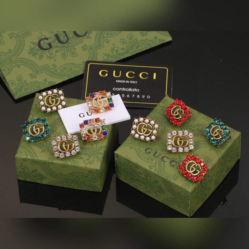 Gucci雙G系列耳釘 珍珠款彩鑽款古馳耳釘 作為品牌的標(biāo)志性元素，運(yùn)用品牌首字