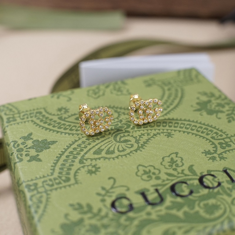 gucci字母雙g金色滿鑽耳釘running系列黃金耳環，滿鑽款，複古又華麗，搭