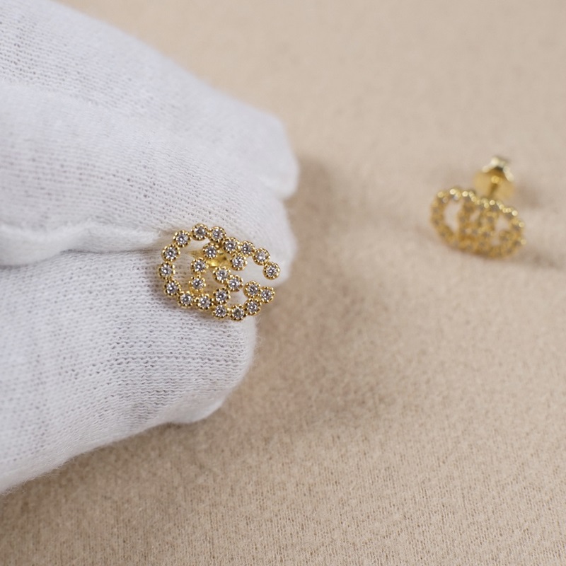 gucci字母雙g金色滿鑽耳釘running系列黃金耳環，滿鑽款，複古又華麗，搭
