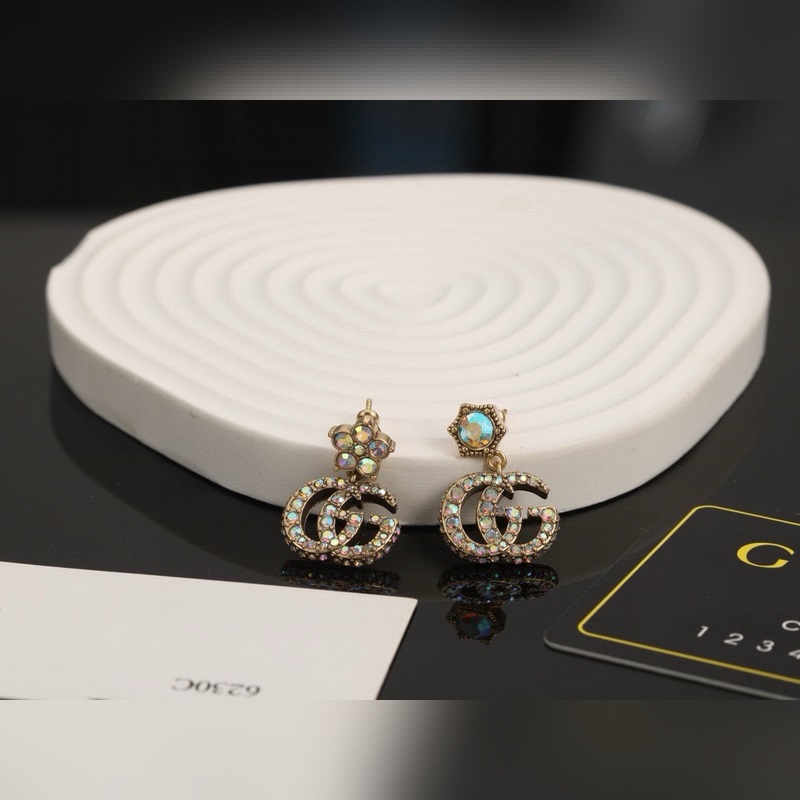 Gucci 古馳 耳釘 高端 打造 美到哭，因?yàn)槭窍蘖堪妫愀緹o法在店內(nèi)看到現(xiàn)