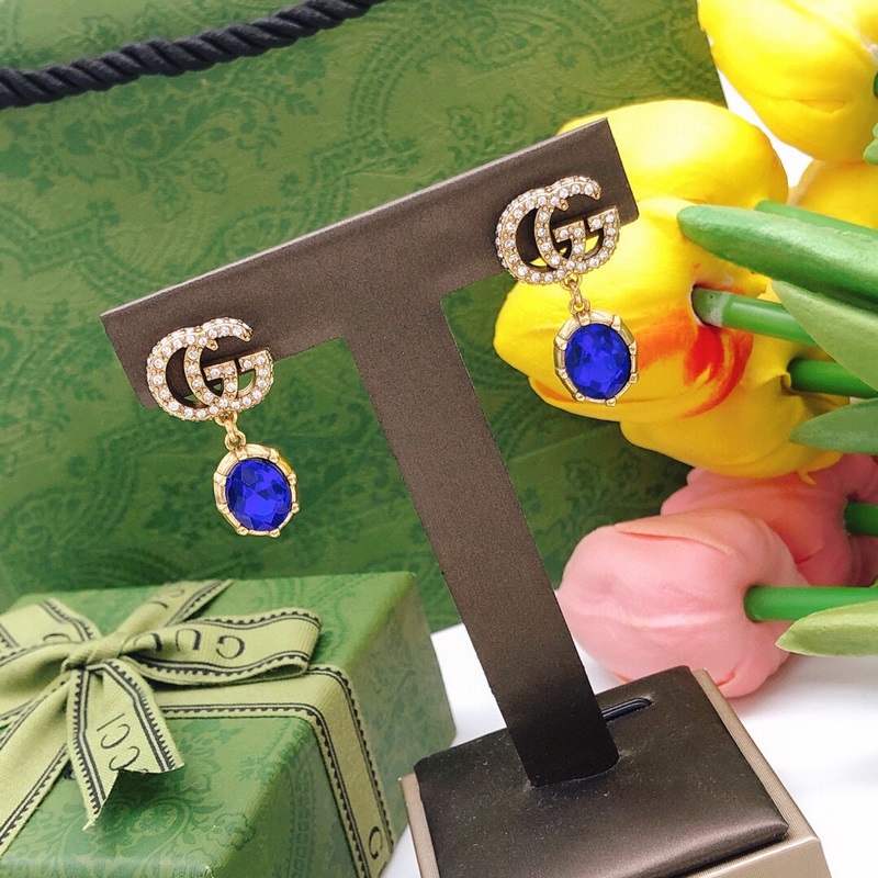 Gucci古馳 雙G藍色耳釘 超有辨識度的雙G logo加上一顆大大的寶石 不同