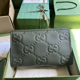 超級雙G手拿包 GG印花壓紋將小件日用單品打造成時尚日常配飾。新穎的紋理與飾面在