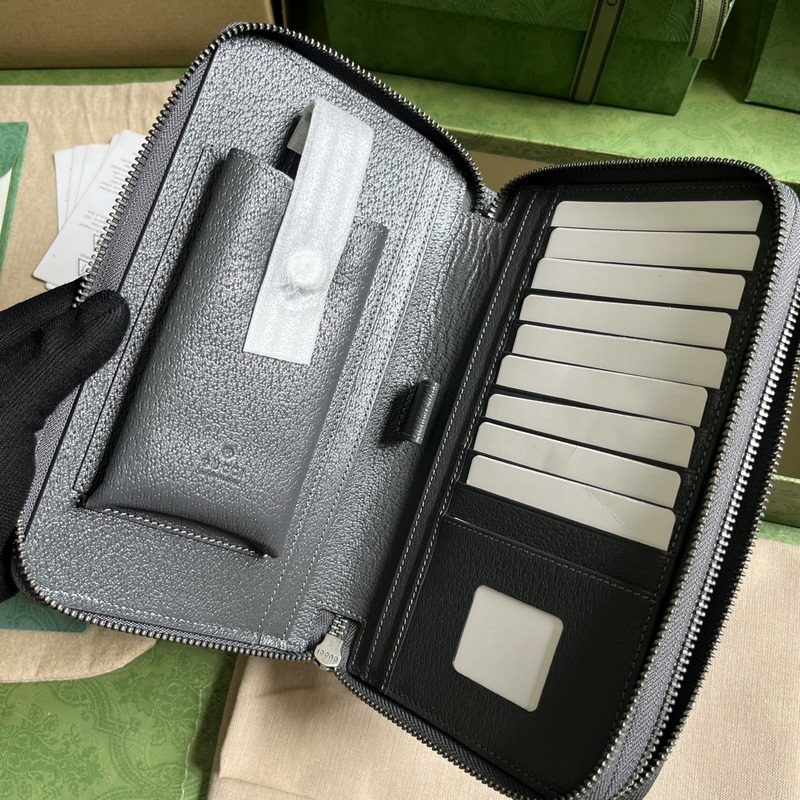 Ophidia系列GG旅行包。小件旅行配飾仍是Gucci皮具甄選中不可或缺的一大