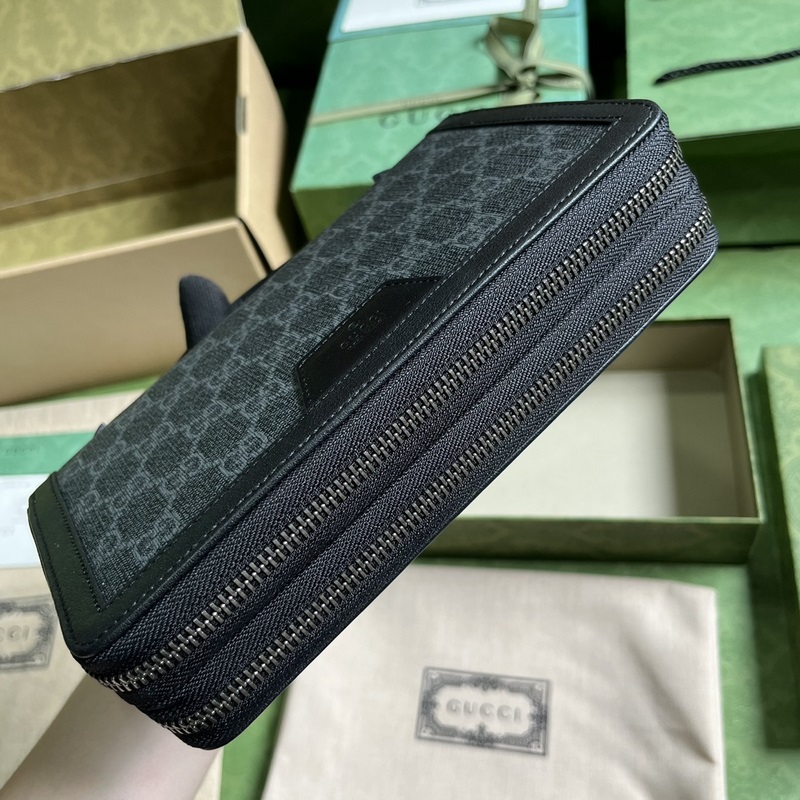 超級雙G差旅文件包。黑色超級雙G設計于2023早秋系列中耀眼回歸，精彩演繹多款小