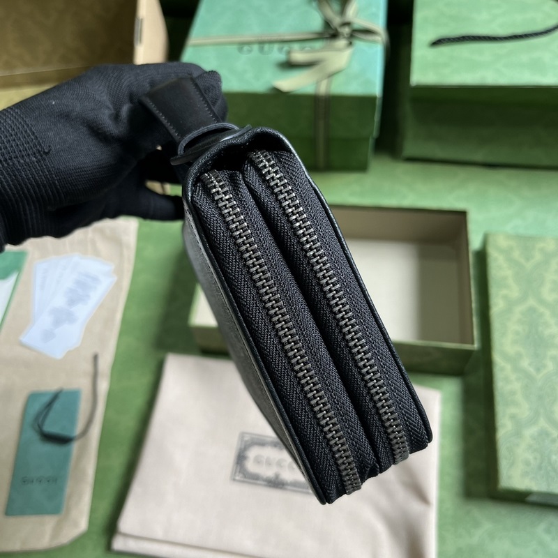 超級雙G差旅文件包。黑色超級雙G設計于2023早秋系列中耀眼回歸，精彩演繹多款小