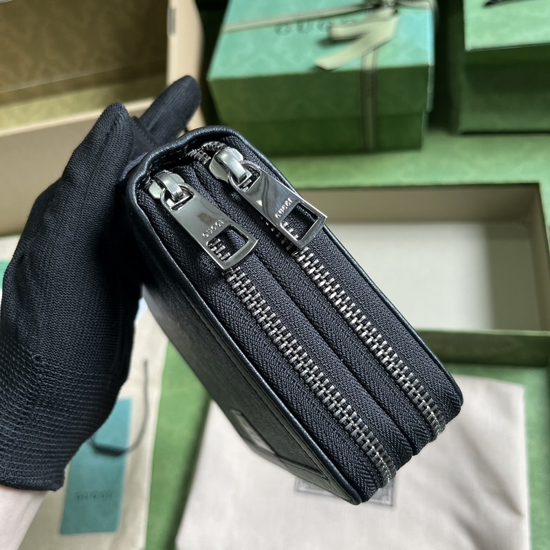 超級雙G差旅文件包。黑色超級雙G設計于2023早秋系列中耀眼回歸，精彩演繹多款小