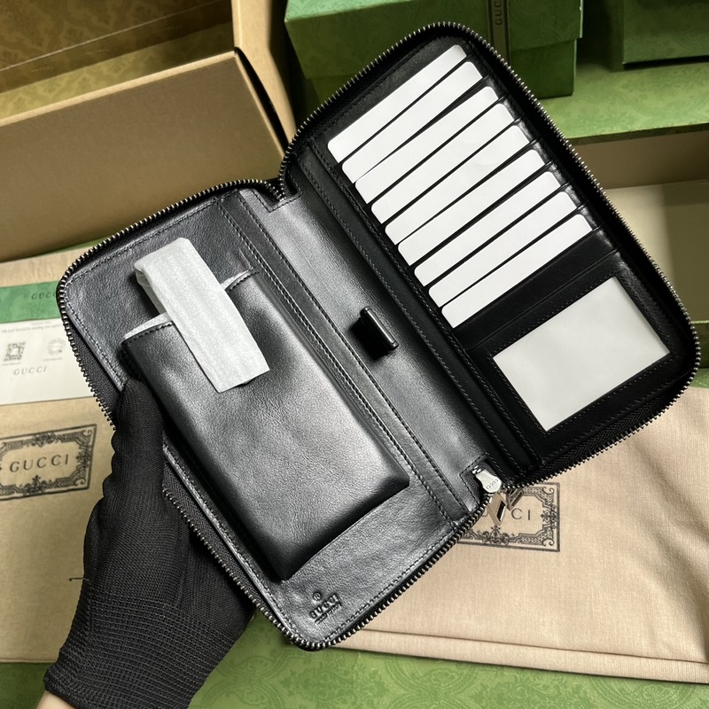 超級雙G差旅文件包。黑色超級雙G設計于2023早秋系列中耀眼回歸，精彩演繹多款小