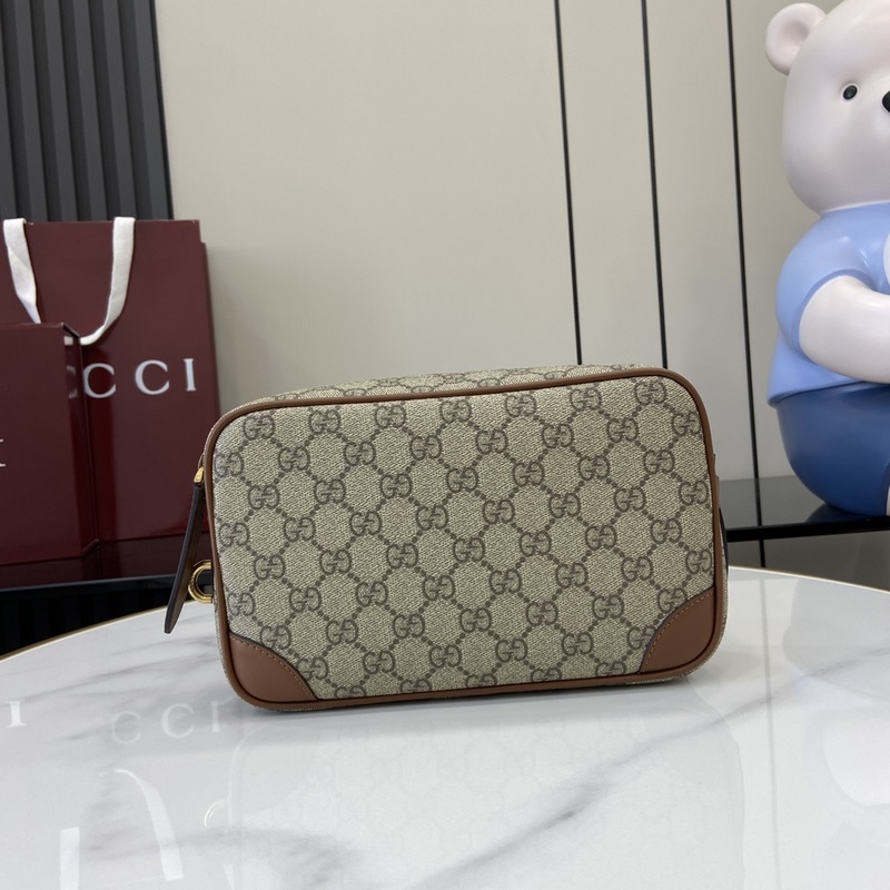 【新品】 全新GG Emblem系列煥新詮釋品牌的雋永優雅風範和精湛工藝。這款洗