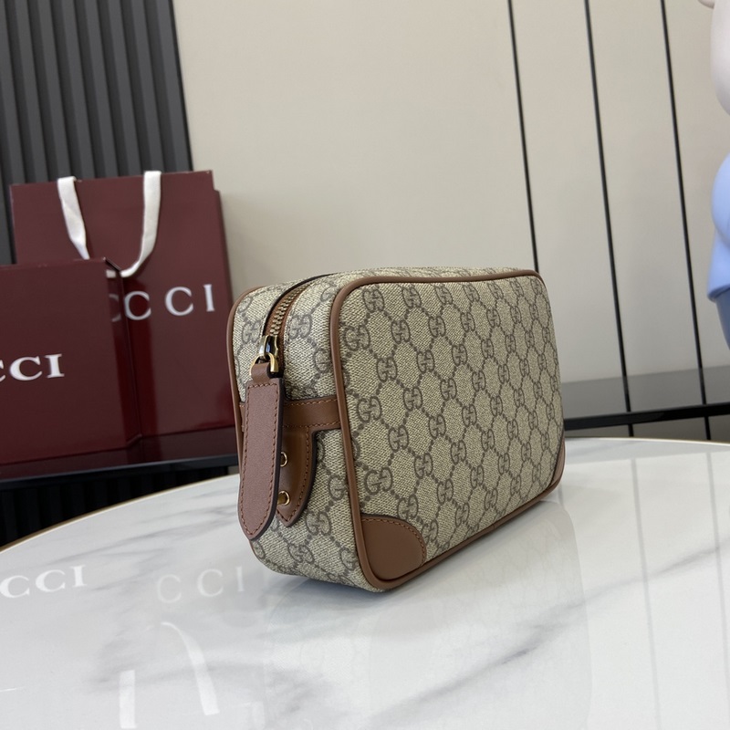 【新品】 全新GG Emblem系列煥新詮釋品牌的雋永優雅風範和精湛工藝。這款洗