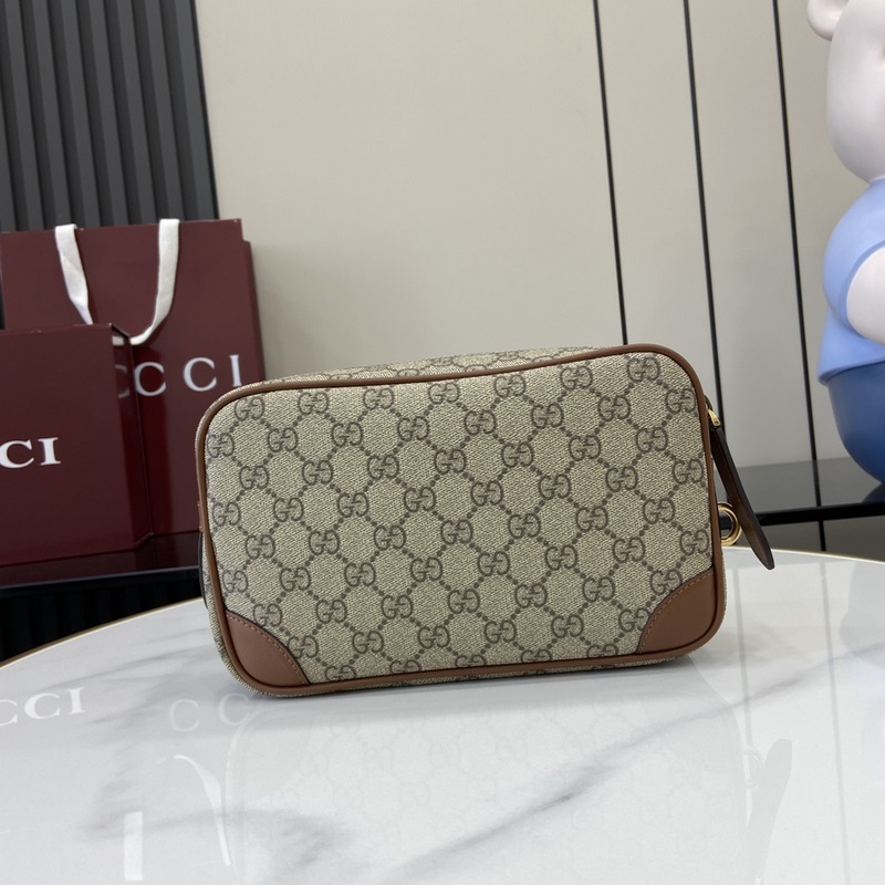 【新品】 全新GG Emblem系列煥新詮釋品牌的雋永優雅風範和精湛工藝。這款洗