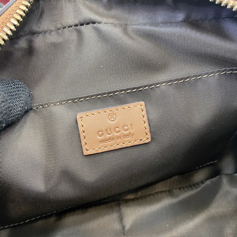 【新品】 全新GG Emblem系列煥新詮釋品牌的雋永優雅風範和精湛工藝。這款洗