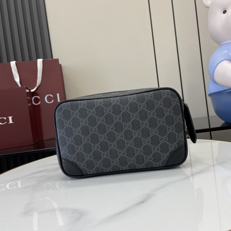 【新品】 全新GG Emblem系列煥新詮釋品牌的雋永優雅風範和精湛工藝。這款洗