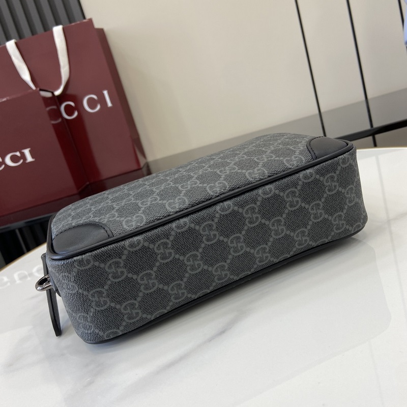 【新品】 全新GG Emblem系列煥新詮釋品牌的雋永優雅風範和精湛工藝。這款洗