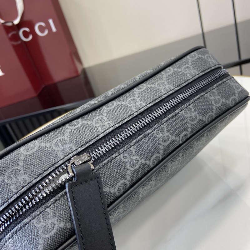 【新品】 全新GG Emblem系列煥新詮釋品牌的雋永優雅風範和精湛工藝。這款洗