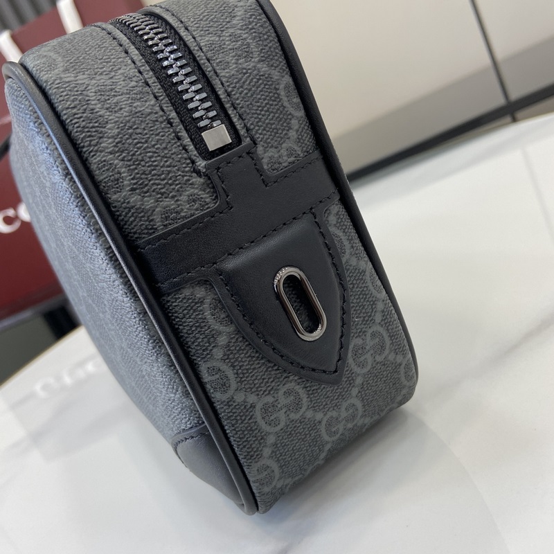 【新品】 全新GG Emblem系列煥新詮釋品牌的雋永優雅風範和精湛工藝。這款洗