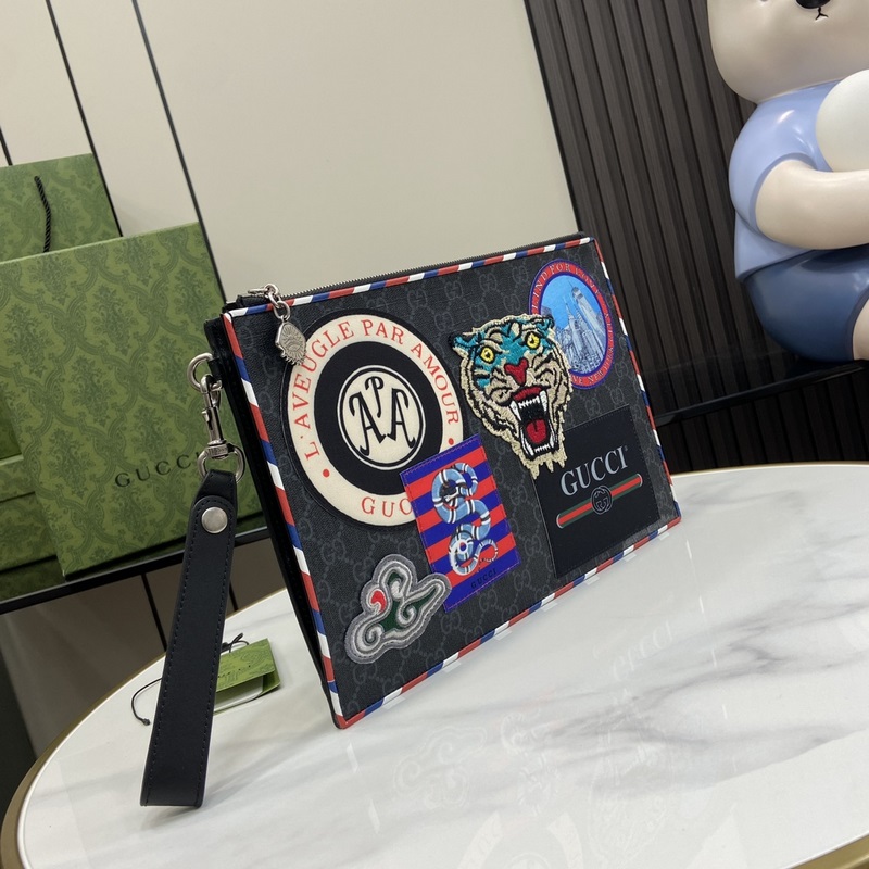 Ophidia系列手包，GG標(biāo)識由在1930年代出現(xiàn)的Gucci格紋演化而來，并