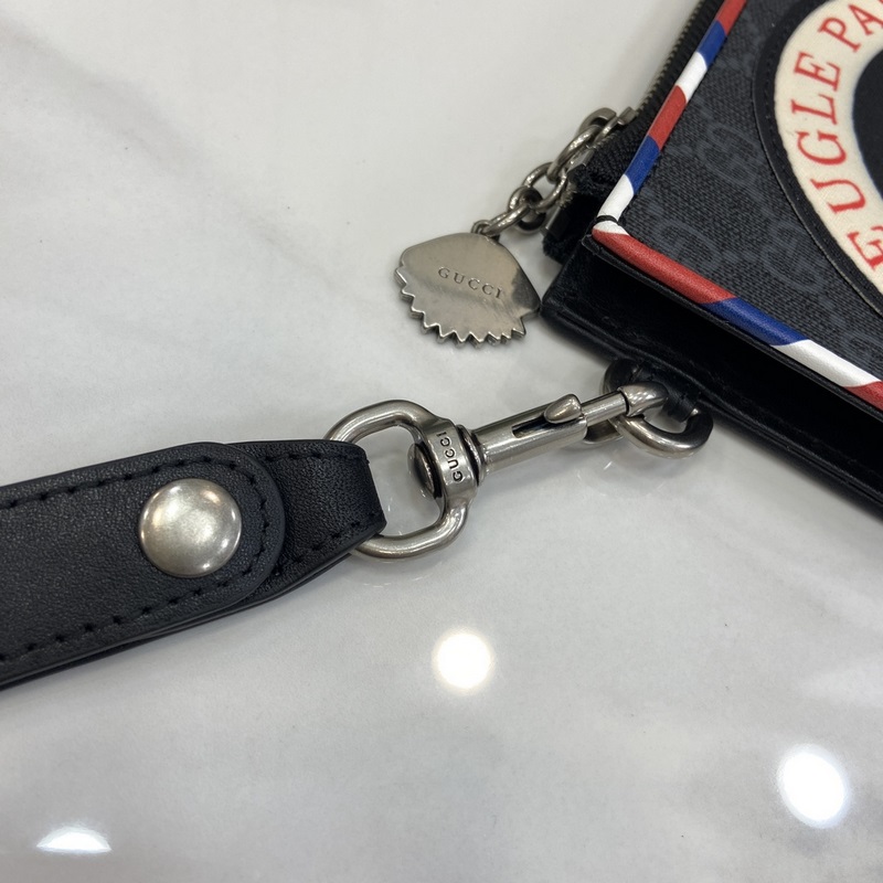 Ophidia系列手包，GG標(biāo)識由在1930年代出現(xiàn)的Gucci格紋演化而來，并